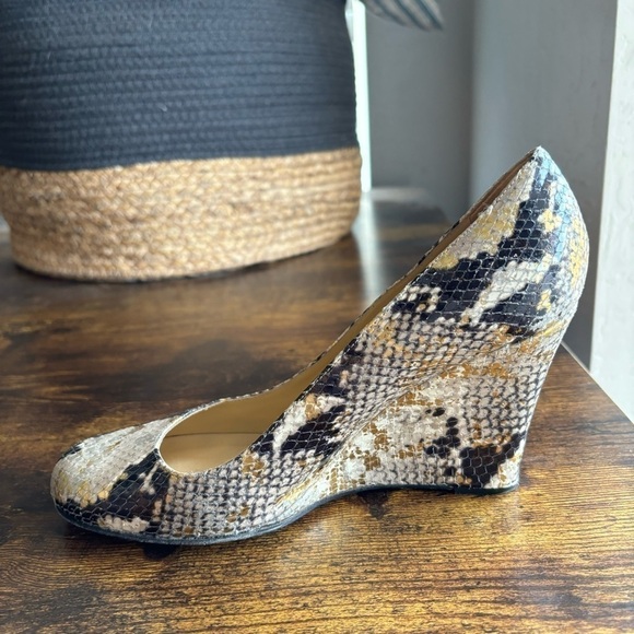 Kate Spade Metallic Snakeskin Print Round Toe Wedge Office Careerwear Size 7 - Picture 2 of 10